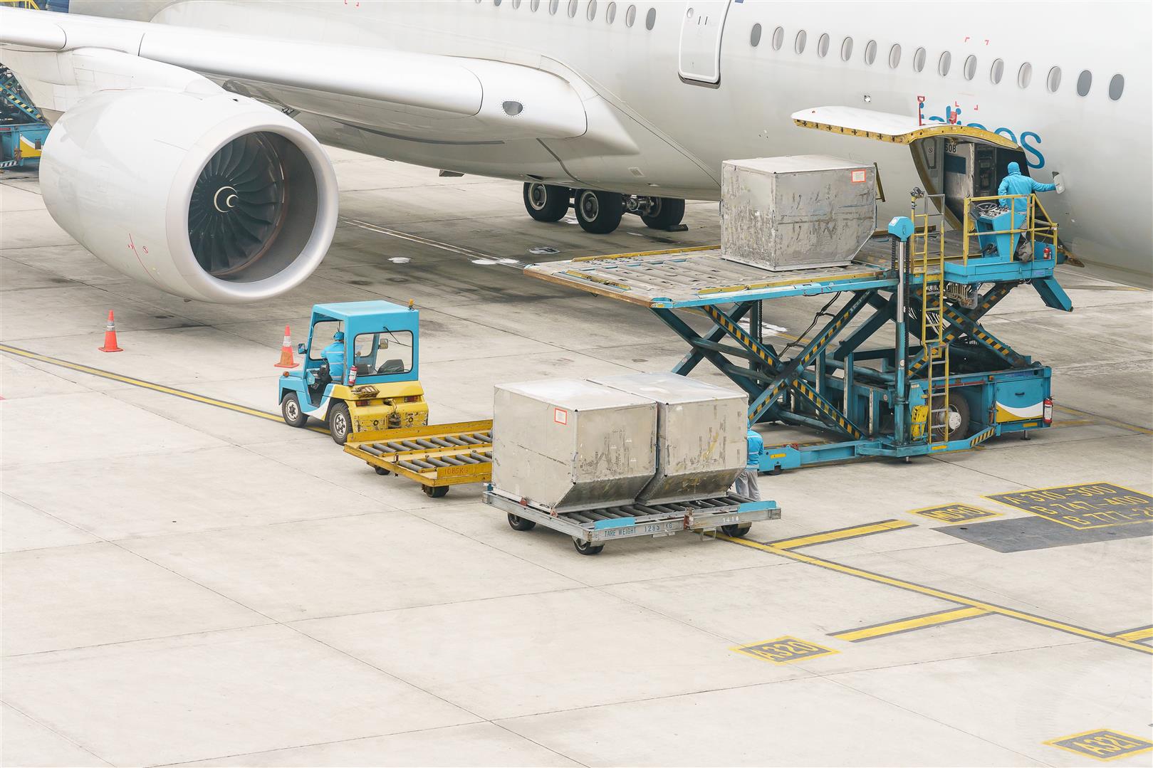 loading-platform-air-freight-aircraft-food-flight-check-services-equipment-ready-before-boarding-airplane.jpg