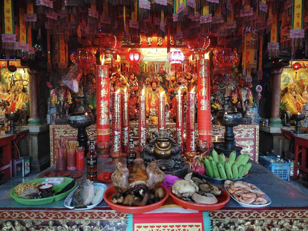 Ten places where singles pay homage in search of love (Location 8: Chao Mae Khao Sam Muk Shrine)