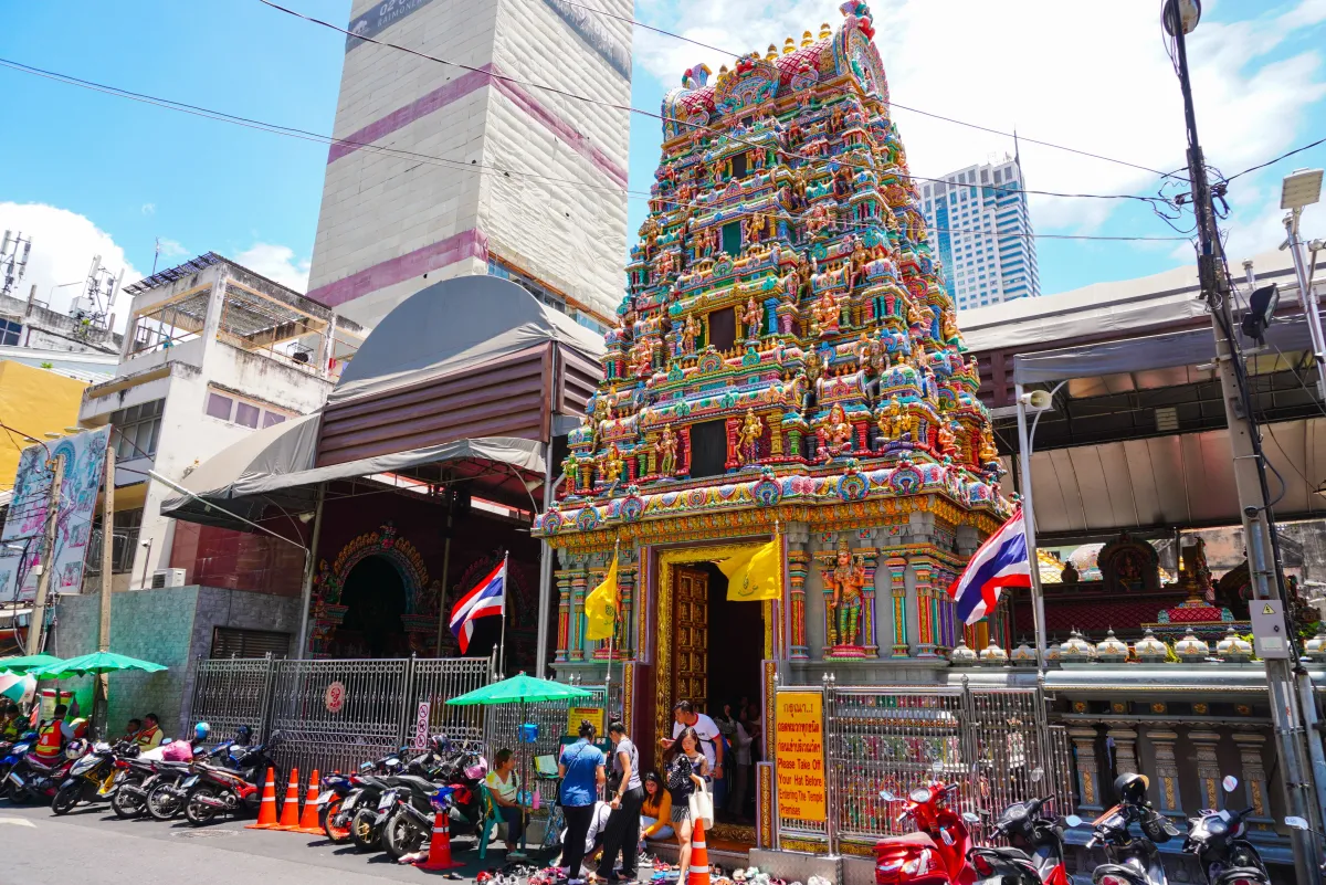Ten places where singles pay homage to sacred objects and ask for love (Location 2: Phra Mae Uma Devi)