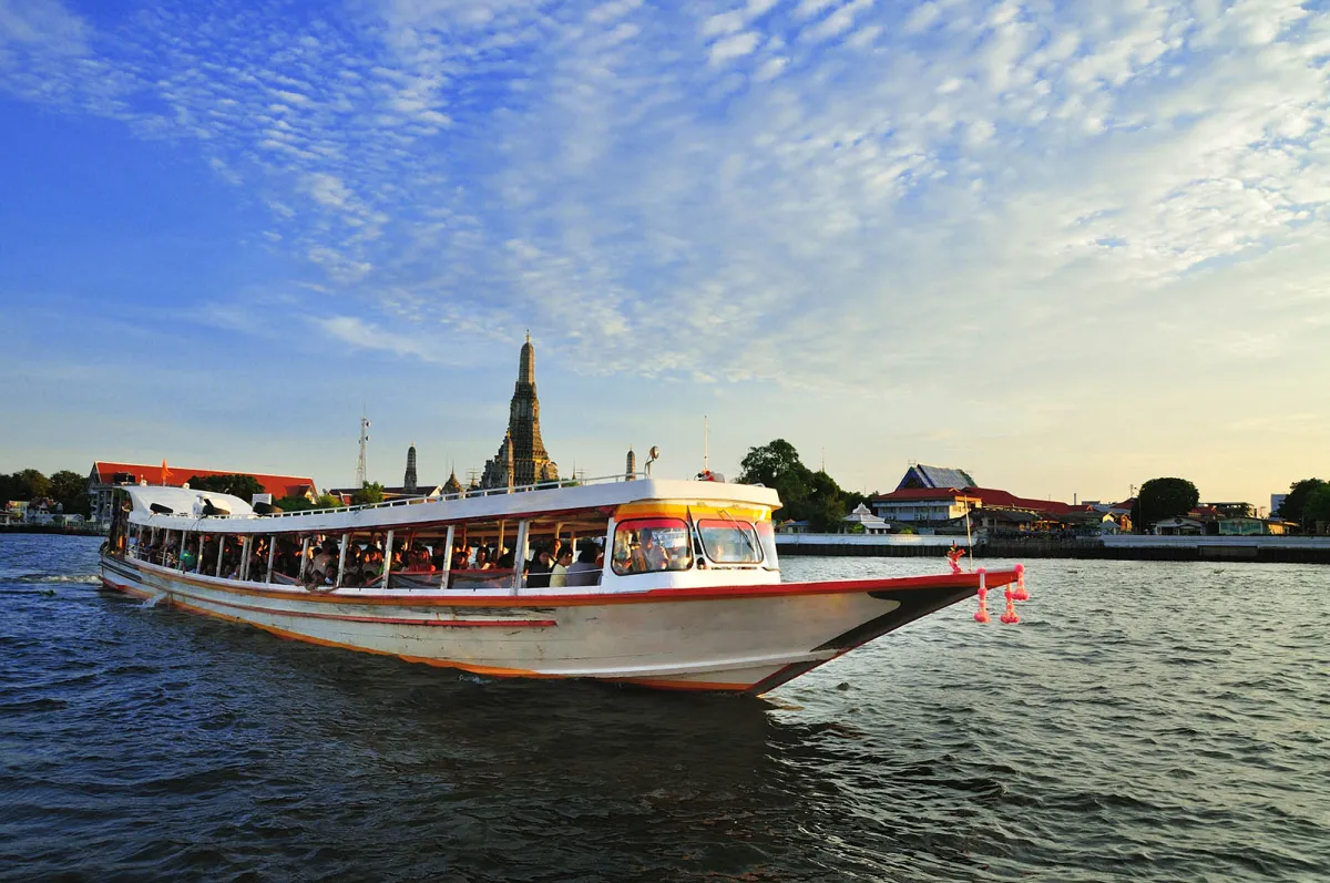 “Where can the Chao Phraya Express Boat take me?” (Routes and fares)
