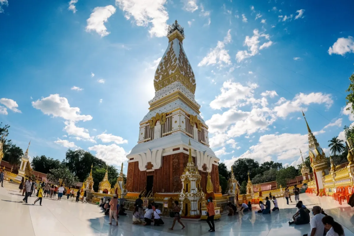 Travel route for the faithful of Buddhism and Christianity: Paying homage to the “Eight Relics of the Birthdays” in Nakhon Phanom Province