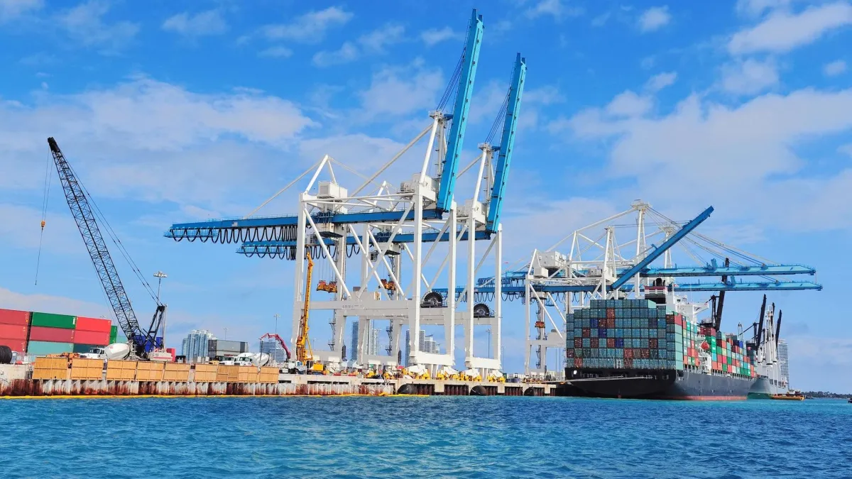 Customs clearance for import by sea transport: Documentation for registration