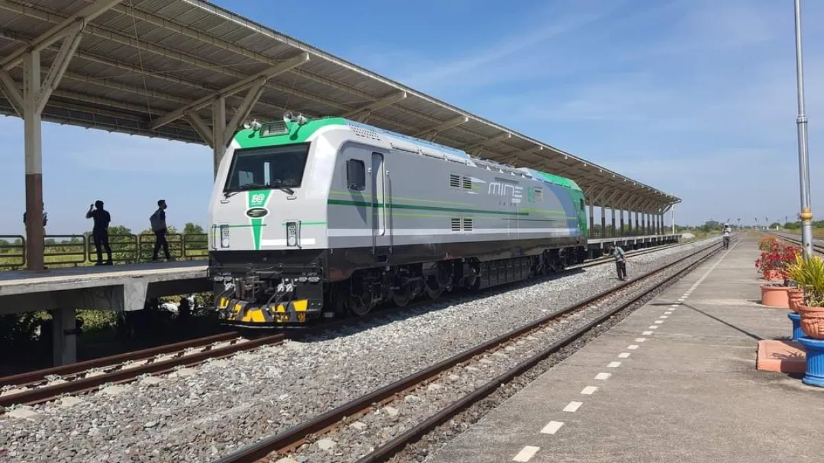 The Prototype Battery-Powered Electric Locomotive in the Development of EV for Trains