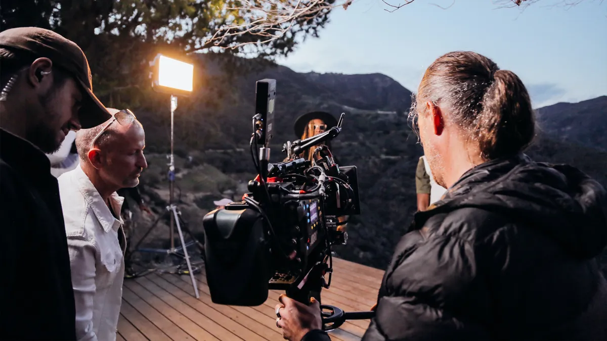 Permission fees for shooting foreign films in national parks in the case of short-term filming