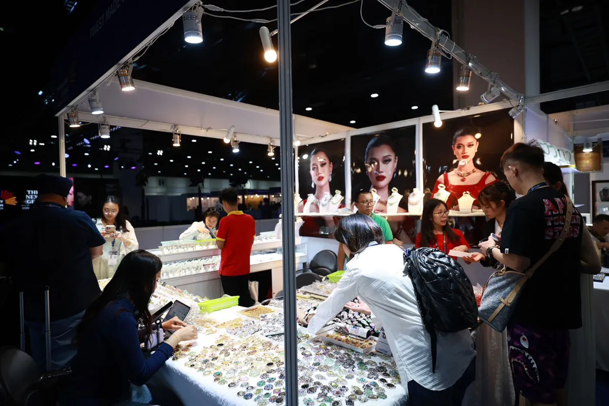 ディープロムが、開催した、宝石宝飾品見本市が、無事に終了しました。