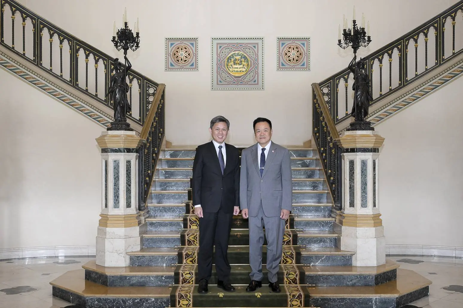 PM Anutin Met Singapore’s Defense Minister for First Official Visit
